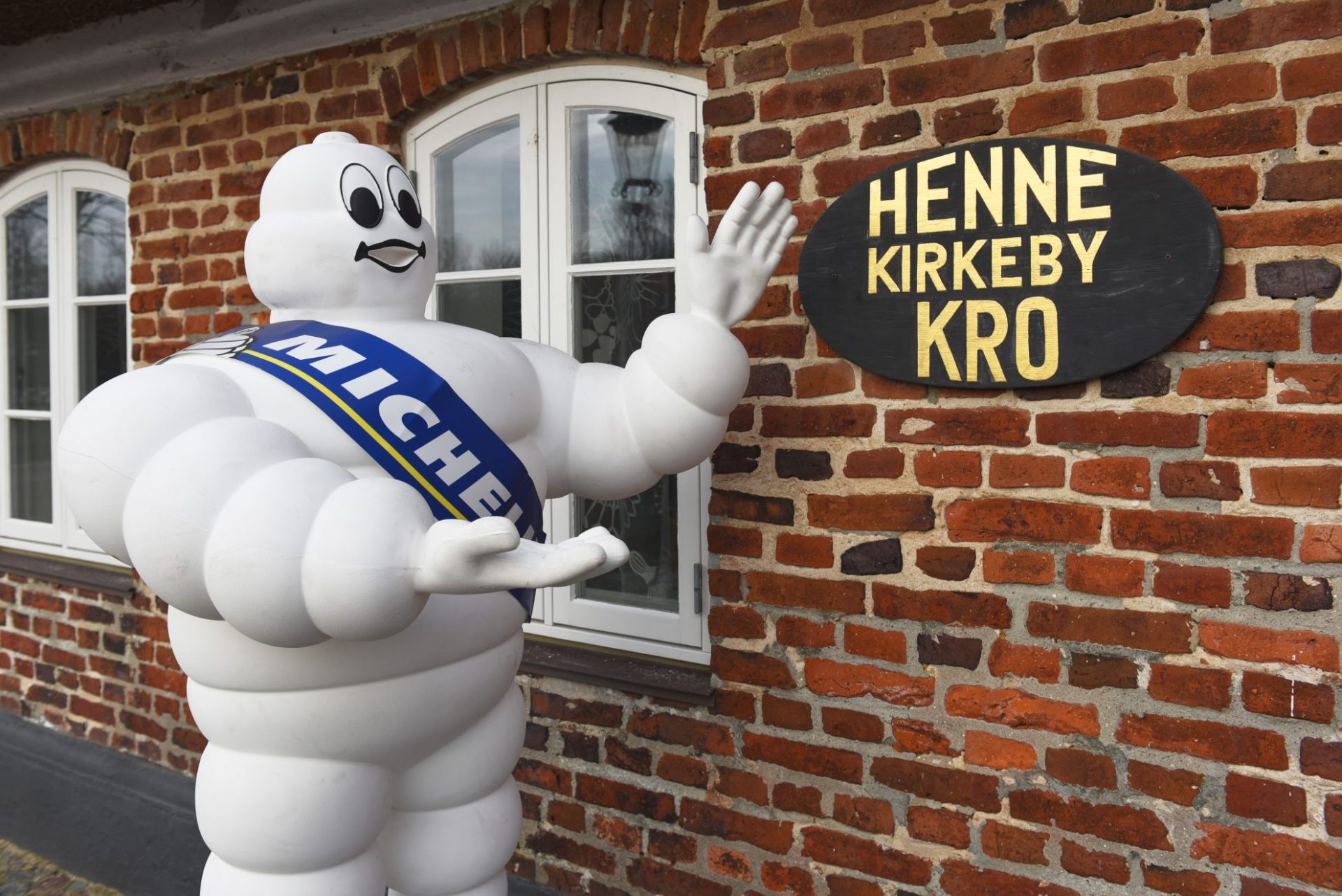 Henne Kirkeby Kro i Henne ved Varde bevarede sine to Michelin-stjerner. (pr-foto)