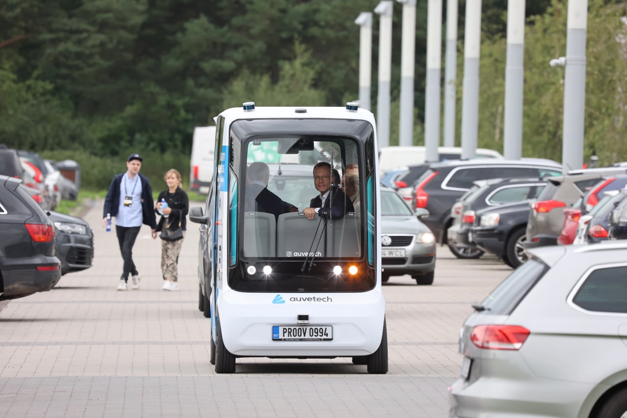 I estiske Tartu testes en selvkørende shuttlebus som transportmiddel mellem byens centrum og museer. (Foto: Ove Maidla/Tartu.ee)