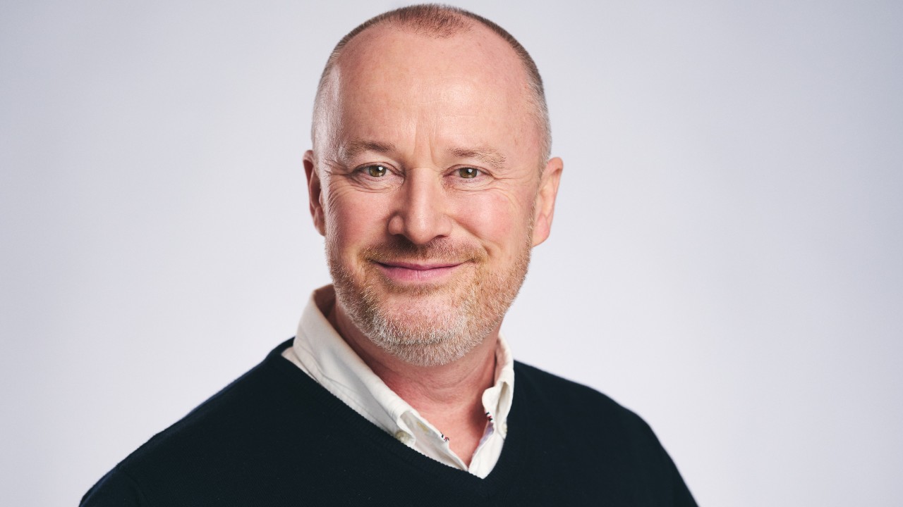 Med sponsoratet af en sprogcamp vil Jan Brusgaard, Feriepartner Nordjylland, gerne starte en bølge. (PR-foto)