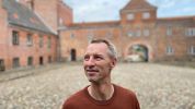 Kenneth Birler er forpagter på Broholm Slot, og så er han inkarneret lystfisker. Det gav ham og to partnere ideen til, hvordan slottet kunne udvide sæsonen. Andre kan gøre det samme, mener han. (Foto: Lars Bo Axelholm)