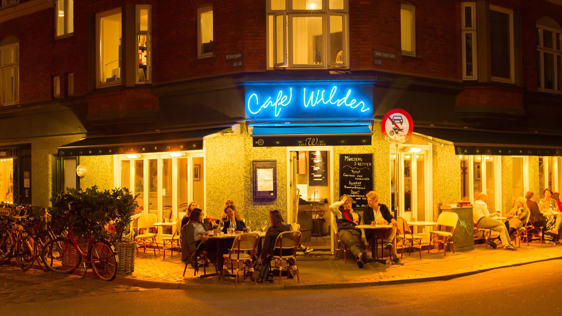 Der var ikke politisk flertal for at begrænse udeserveringen i København efter kl. 22. (Arkivfoto: Photo 122142714 | Night Restaurant Copenhagen © Joyfull | Dreamstime.com)