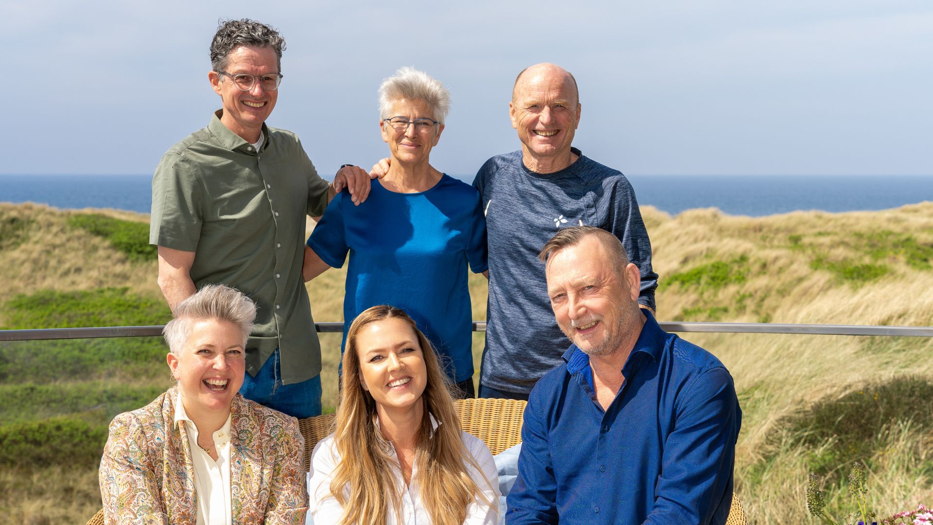 Ejergruppen i Axelgaard Feriehuse. Fra venstre øverst ses Lars Ravnholt, Maren Axelgaard og Tom Axelgaard. Fra venstre nederst ses Mie Lykke Jensen, Anna Egeberg Christensen og Martin Nymark. (PR-foto)