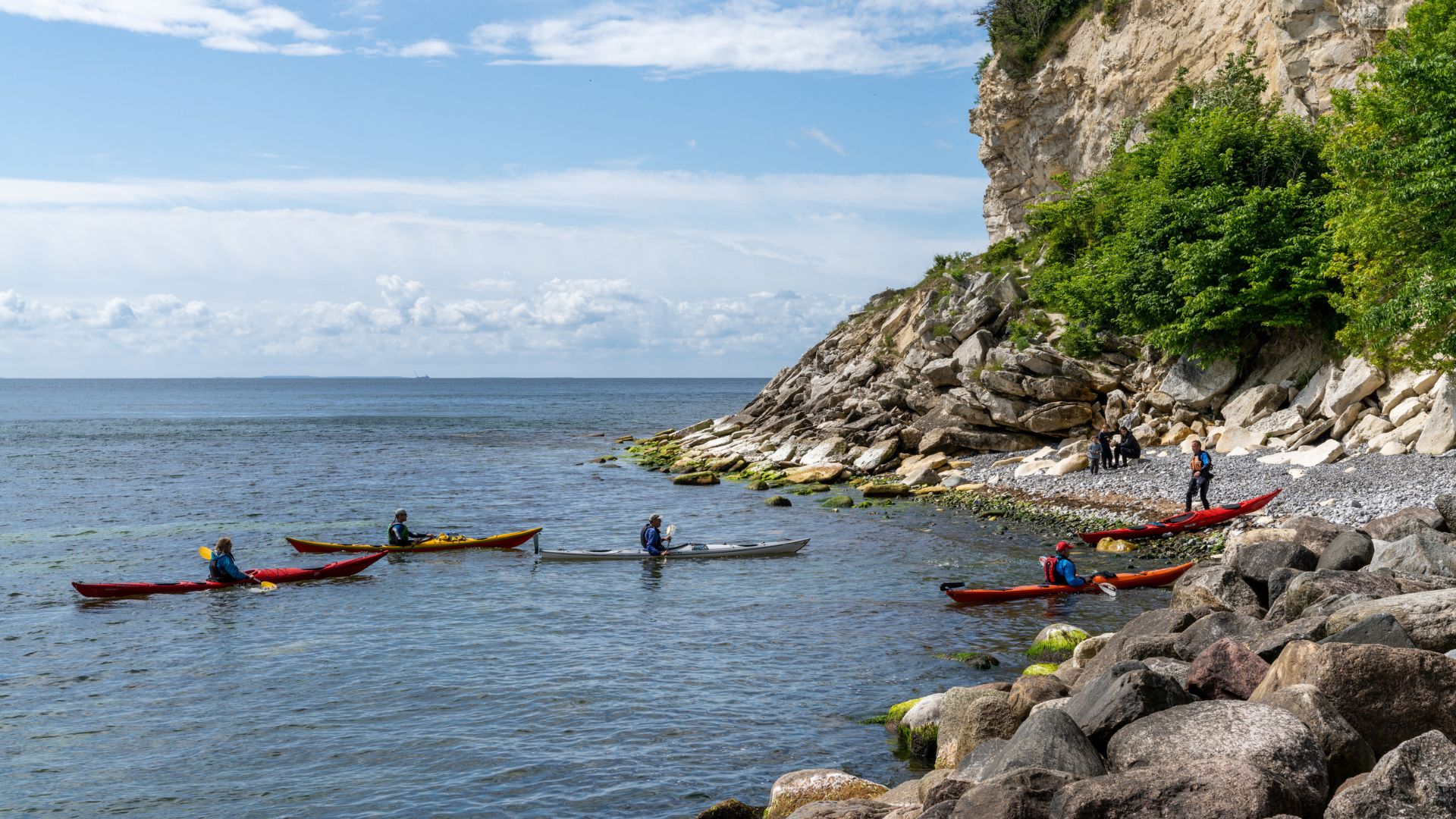 Kajakroere ved Stevns Klint. (Arkivfoto: Makansanphoto)
