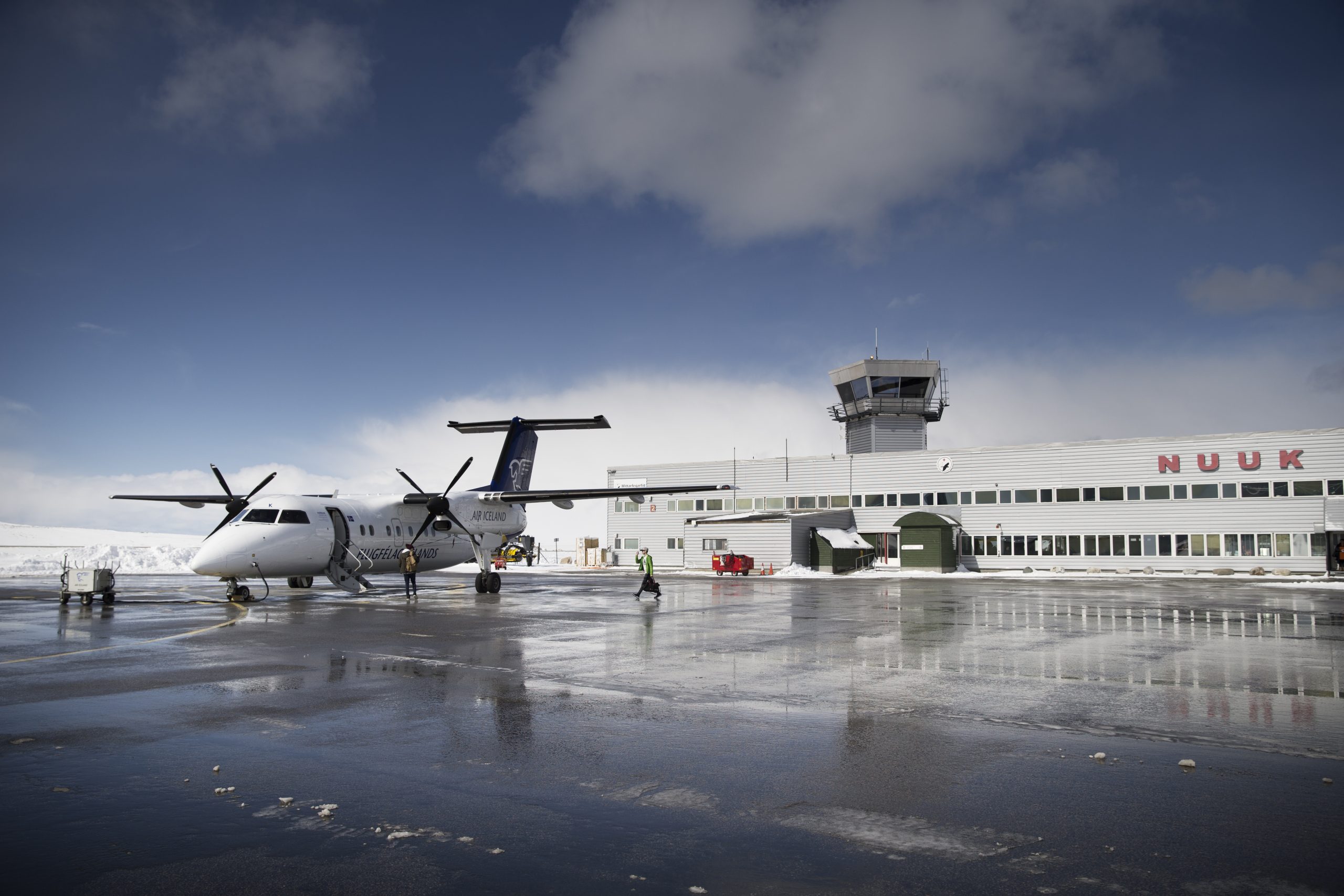 Den internationale lufthavn i Nuuk blev indviet sidste år. Men problemer med at få den i drift betød onsdag, at bestyrelsen for lufthavnen blev sat på porten. (Arkivfoto: Christian Sølbech)