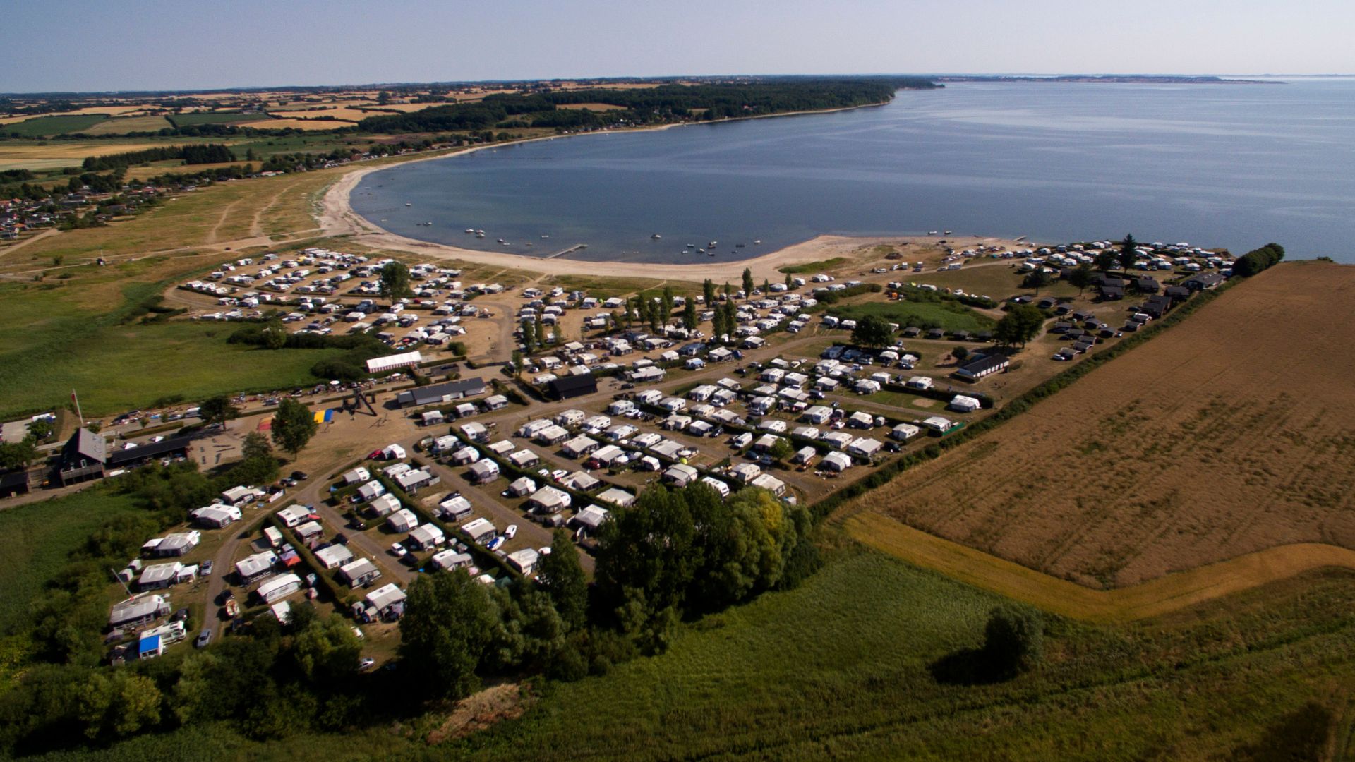 Driftsselskabet af 19. april 2023 ApS, der driver Vikær Strand Camping i Haderslev, har afleveret årsregnskab for 2025