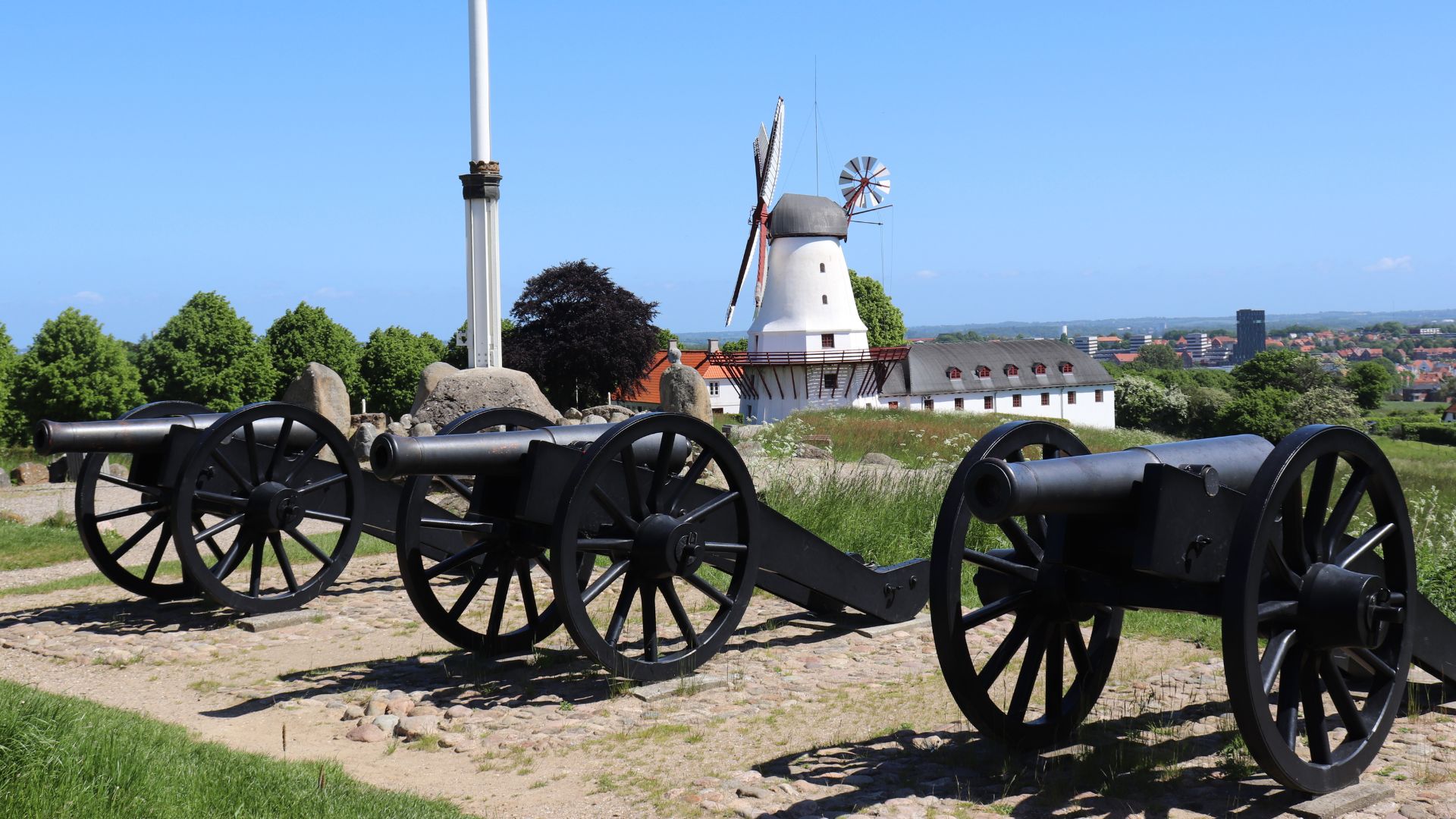 Aarhus Universitet og Museum Sønderjylland indgår formel aftale. Historiske erfaringer skal bruges til at tackle en ny, global virkelighed.