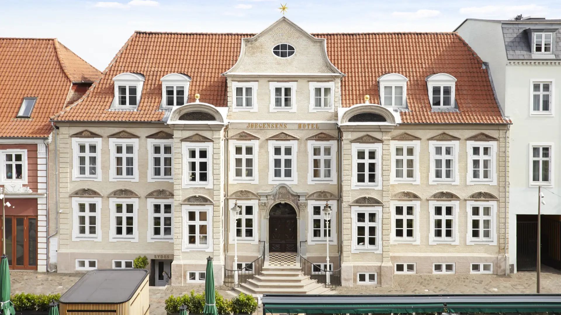 Det historiske Lichtenbergske Palæ i Horsens, som i dag huser Jørgensens Hotel, bliver fra den 25. august 2026 en del af Petter Stordalens Nordic Hotels & Resorts (Foto Strawberry Jørgensens Hote